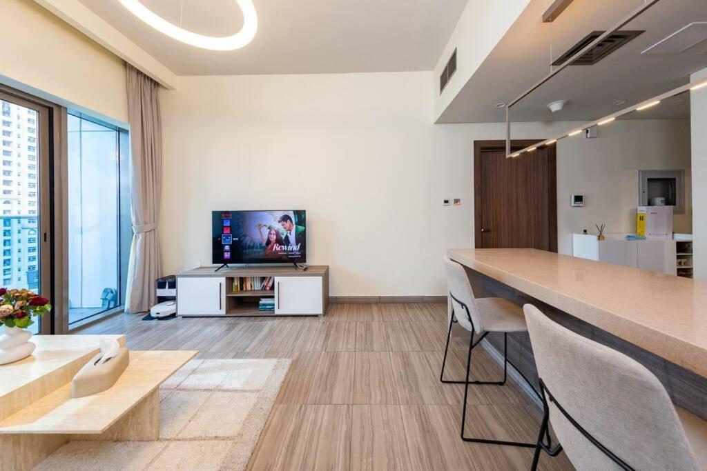 Cozy 1br With View Near Metro *