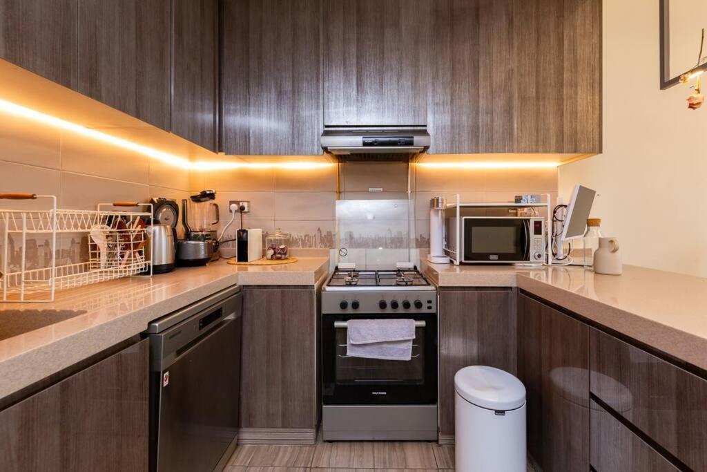 Cozy 1br With View Near Metro *