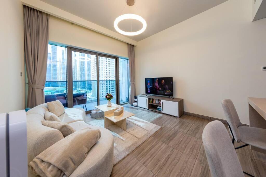 Cozy 1br With View Near Metro